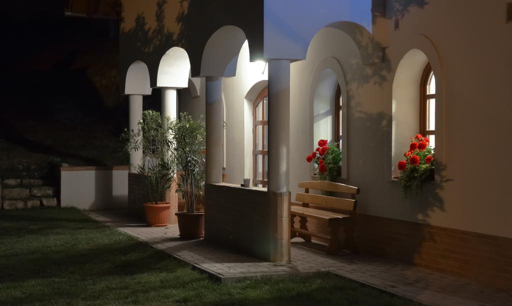 Buzás Pince Vendégház Ecséd Exterior foto