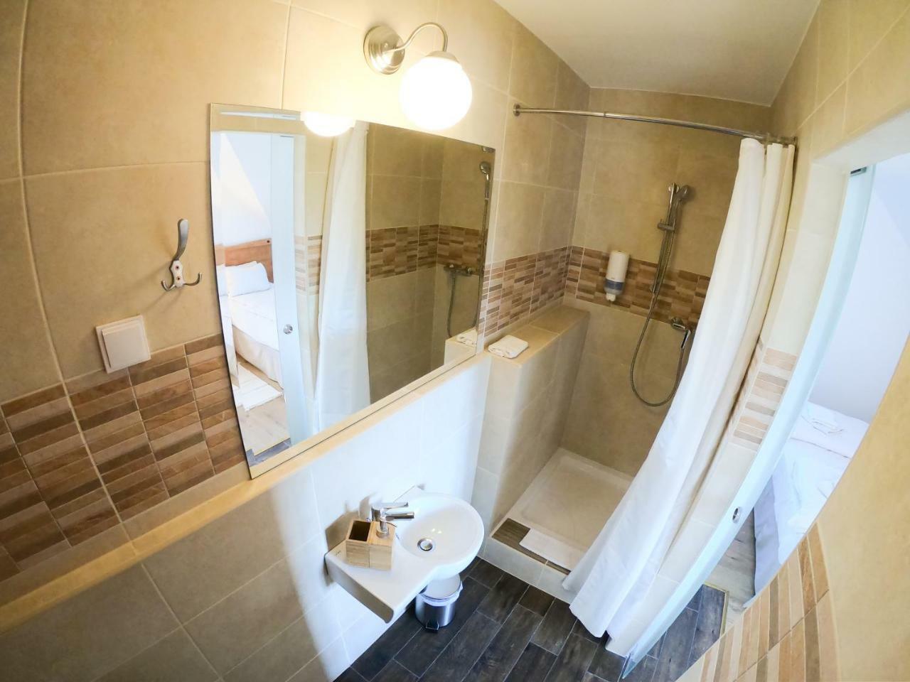 Buzás Pince Vendégház Ecséd Exterior foto