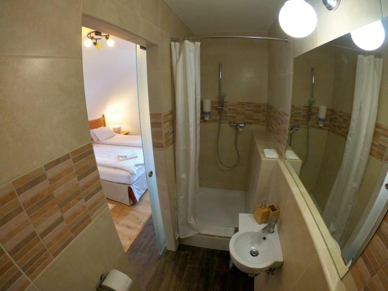 Buzás Pince Vendégház Ecséd Exterior foto